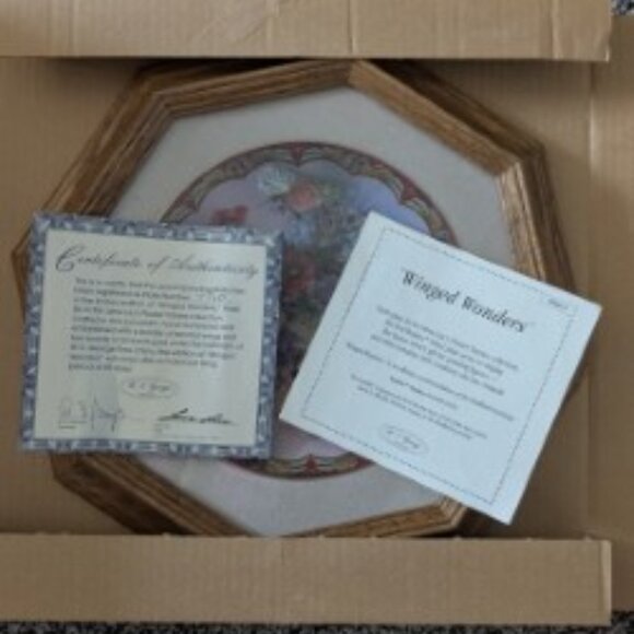 Framed Decorative Collector's plate. Framed - NEW - Picture 2 of 7